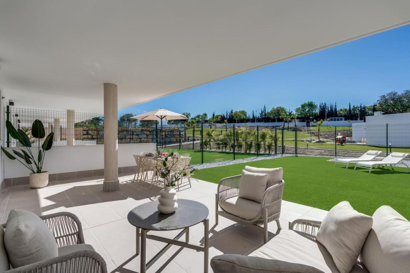 Aranya - With Spacious Private Terrace Apartamento